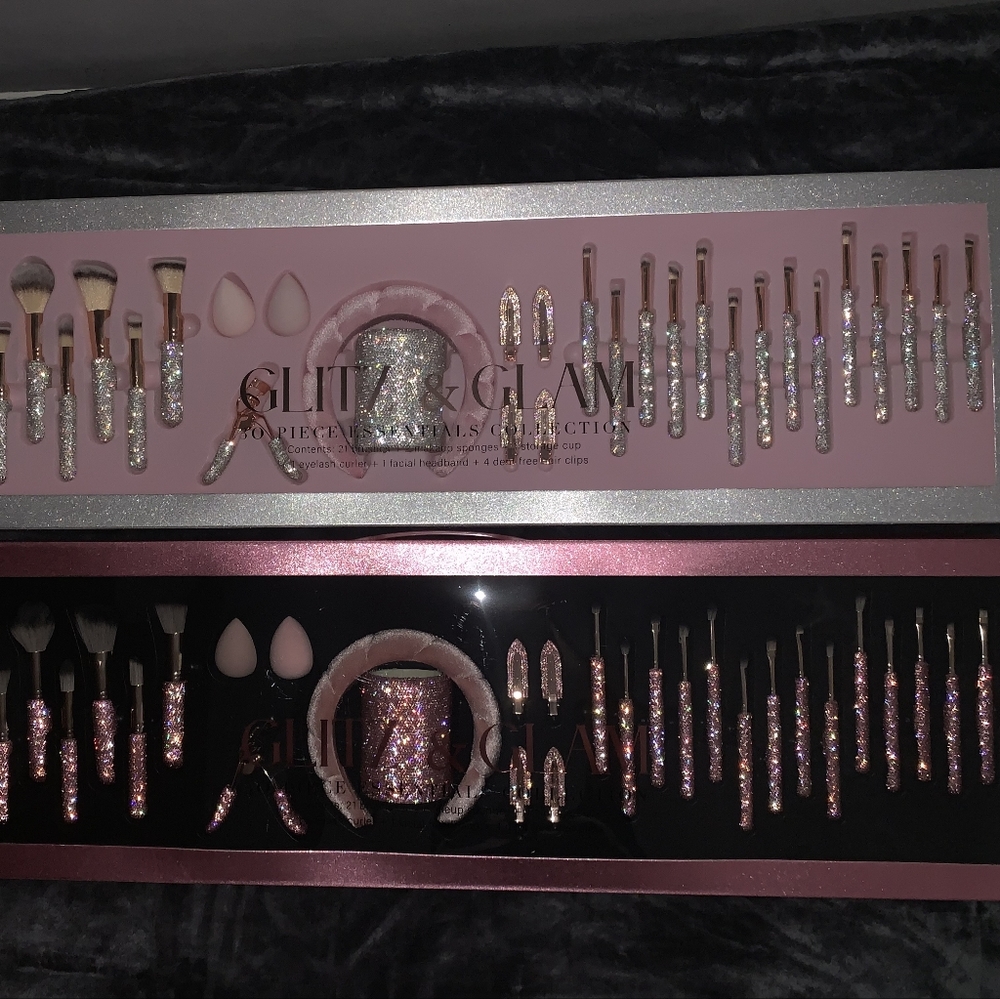 New Glitz And Glam Makeup Brushes (Silver)